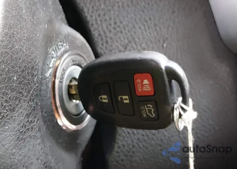 2014 Toyota Highlander Le Plus V6 z USA, uszkodzony, nr VIN 5TDBKRFH1ES061656